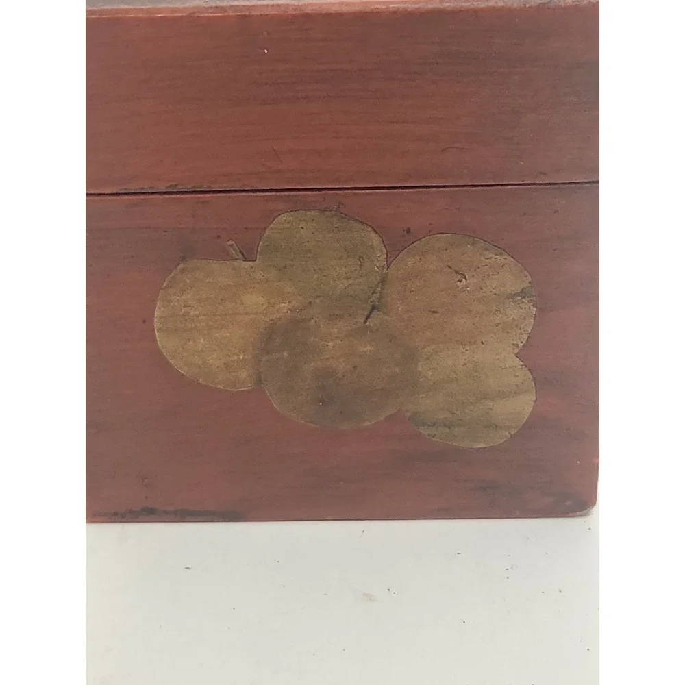 The Unbranded Brand retro wood